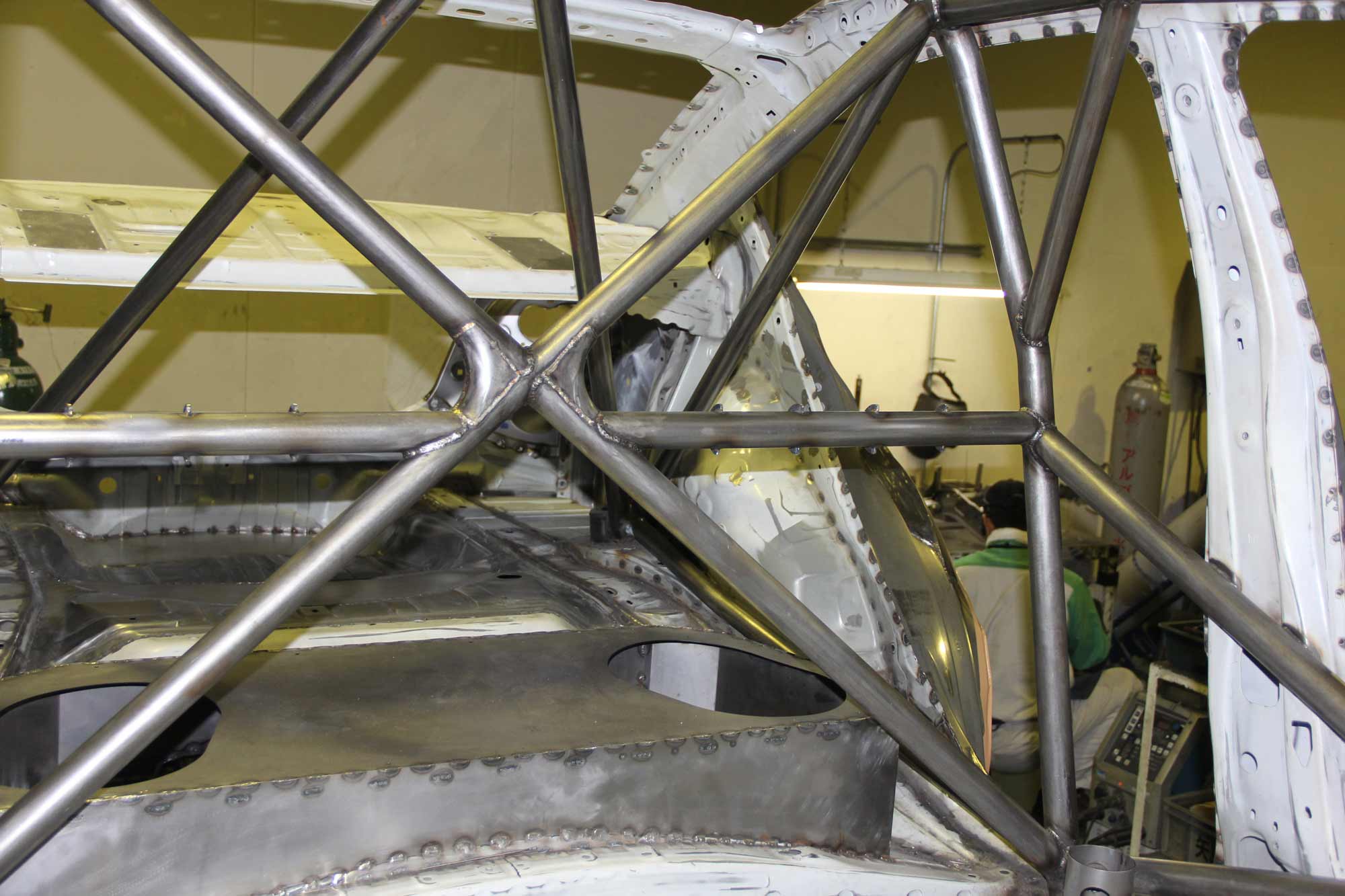 Custom Cages Subaru Impreza GP/GJ R4 International Mulitpoint T45 Weld-in Roll Cage - Image 3